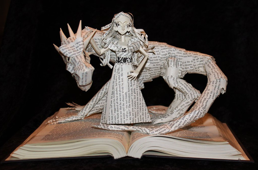 Le sculture di libri di Jodi Harvey-Brown